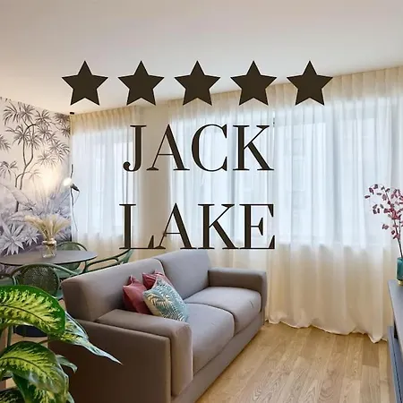 Jack Lake, A Stone's Throw From The Апартаменты Комо